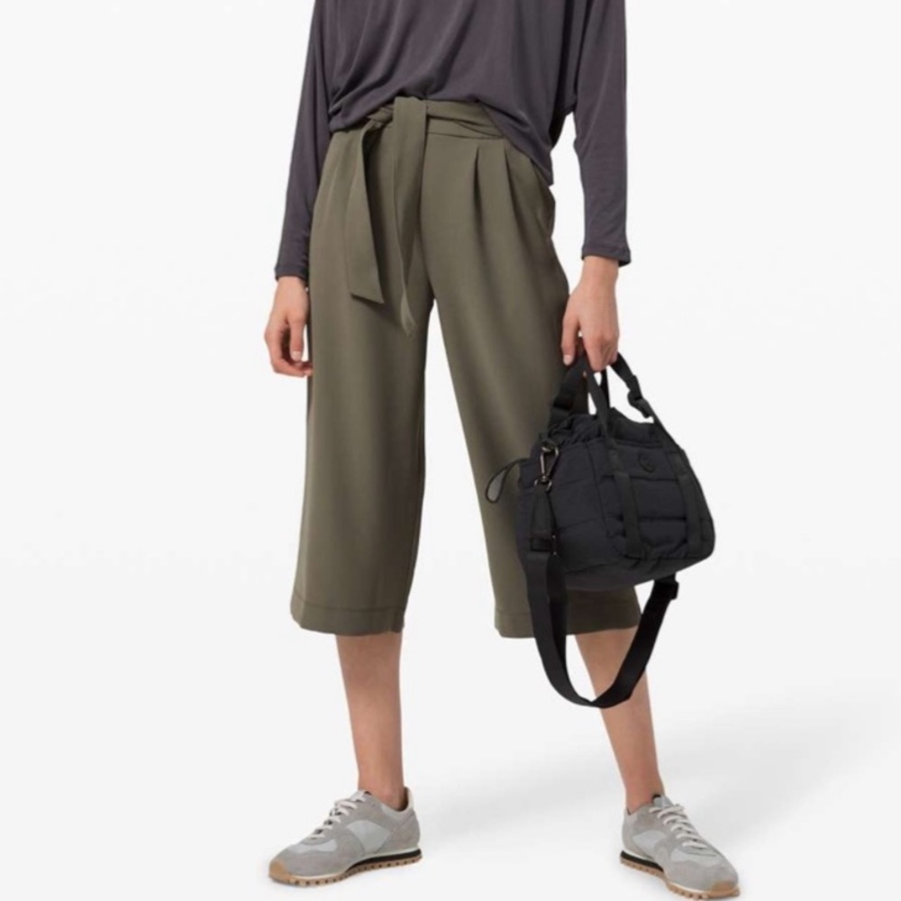 Lululemon • Noir Crop